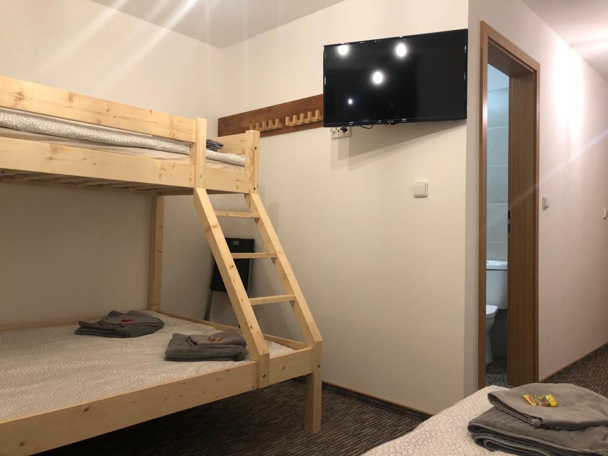 Wolf House Klinovec Hotel Loucna pod Klinovcem Ngoại thất bức ảnh