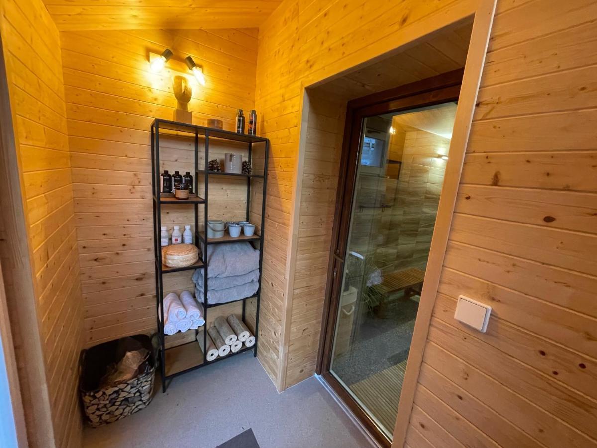 Wolf House Klinovec Hotel Loucna pod Klinovcem Ngoại thất bức ảnh